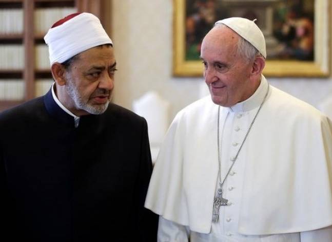 الأزهر والفاتيكان يتفقان على عقد مؤتمر عالمي للسلام واستئناف الحوار بينهما