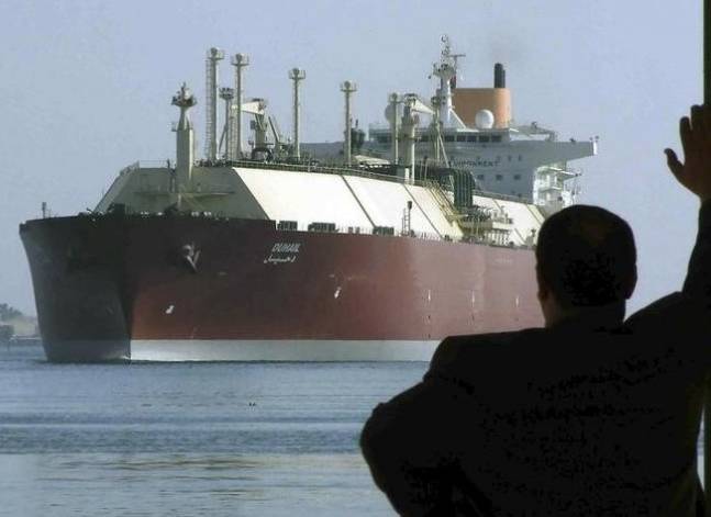 قناة السويس تمد التخفيضات على رسوم عبور ناقلات البترول لمدة عام