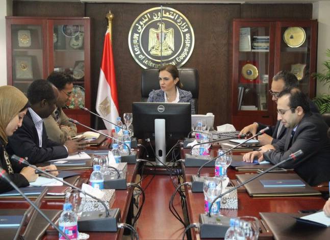 مصر تبحث مع بنك التنمية الإفريقي مساهمته في برنامج تطوير العشوائيات