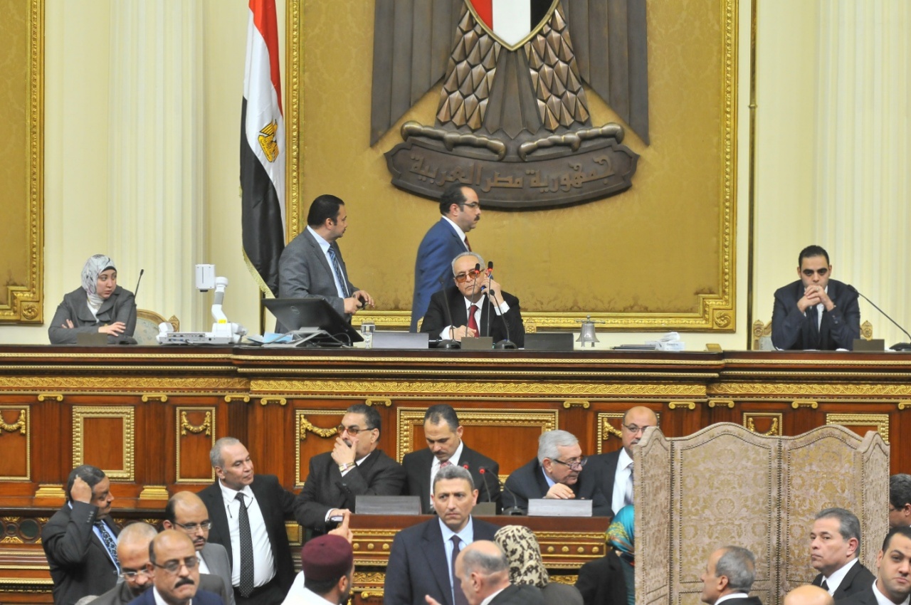 البرلمان يوافق على القوانين المتعلقة بمباشرة الحقوق السياسية والدوائر الانتخابية والنواب