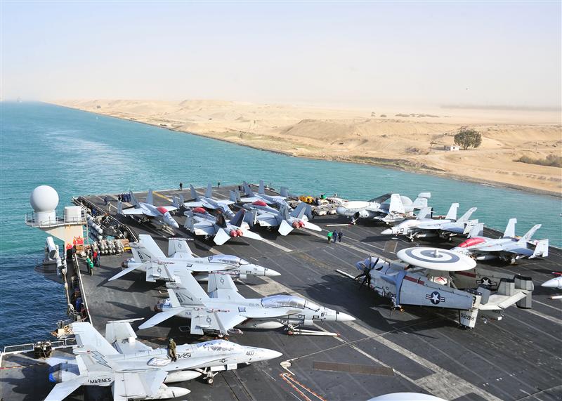 البحرية الأمريكية تحرك سفينتين الى قرب الساحل المصري كإجراء احترازي
