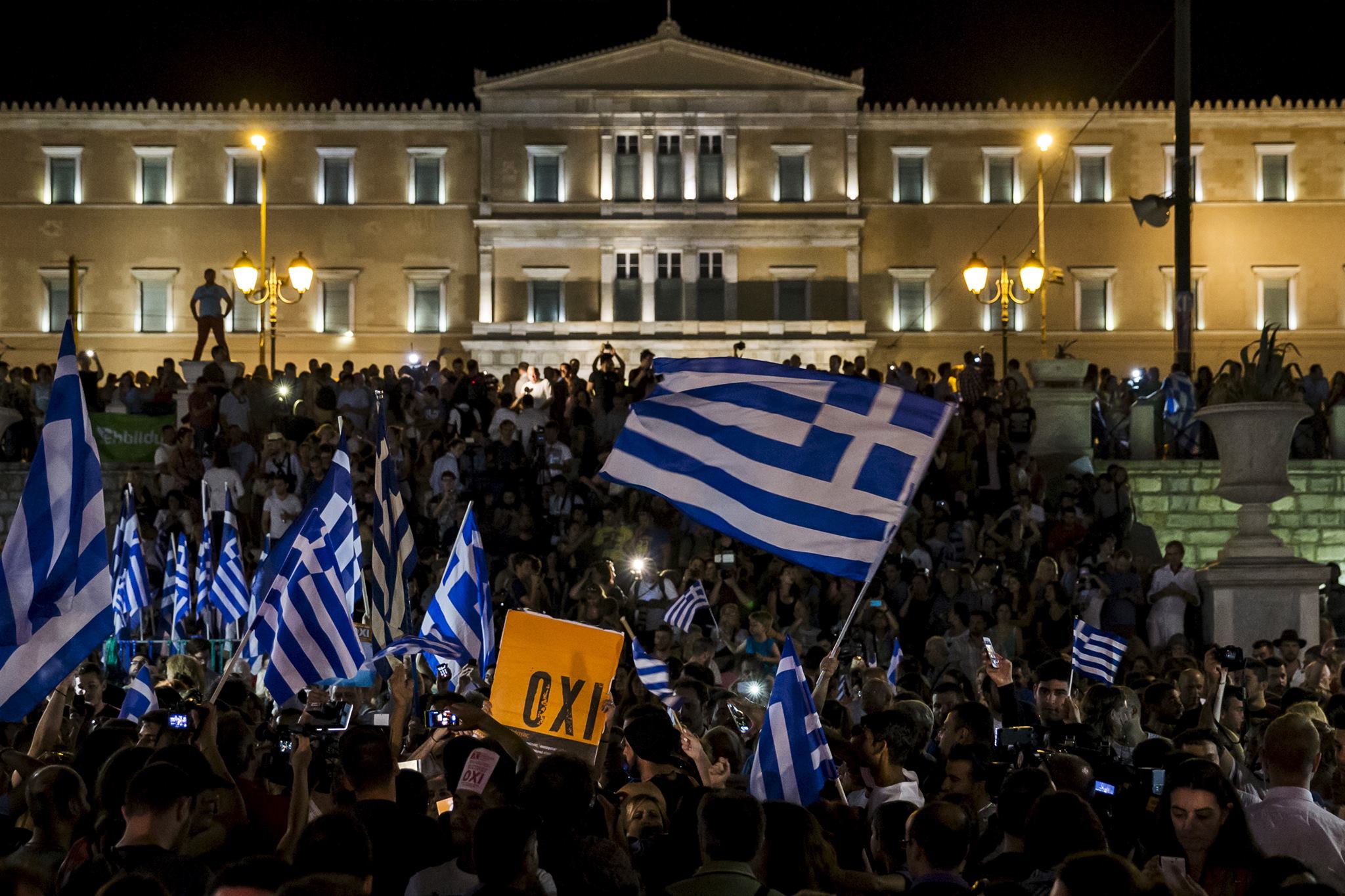 دائنو اليونان يتوصلون لاتفاق مع تسيبراس على حزمة مساعدات جديدة 