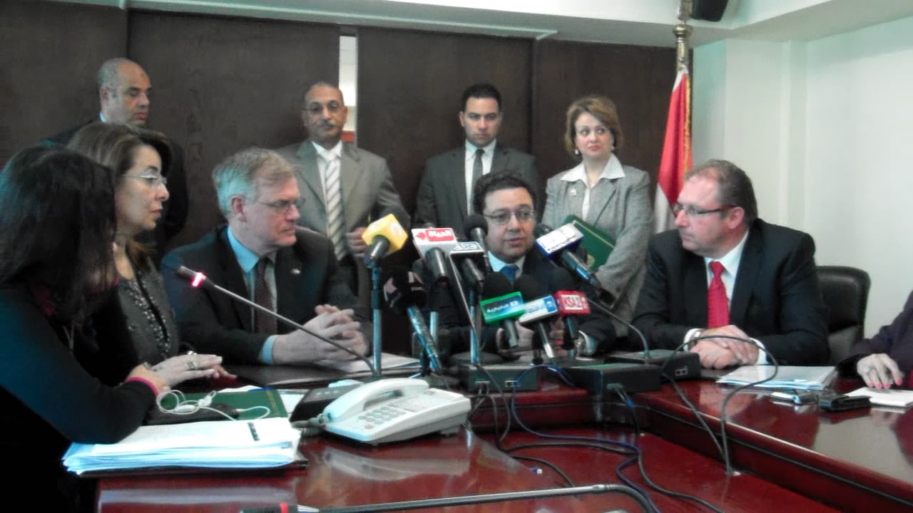 مصر توقع اتفاقيتين لدعم البنية التحتية وتبادل النفايات الصناعية