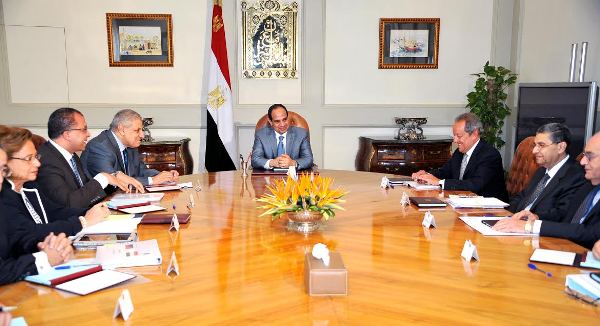 السيسي يبحث مع الحكومة آليات تمويل قناة السويس وإمكانية مشاركة البنوك المصرية