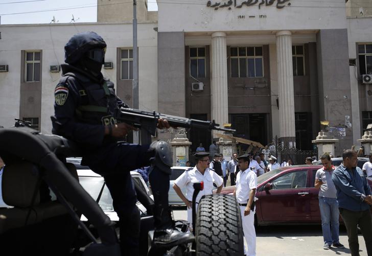 مصدر أمني: القبض على أحد المتورطين في تنفيذ حادث تفجير مصر الجديدة مختبئا بالعريش