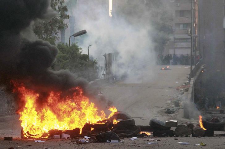 اشتباكات في ميدان النعام بمنطقة عين شمس أثناء فض الأمن لمسيرة لأنصار 