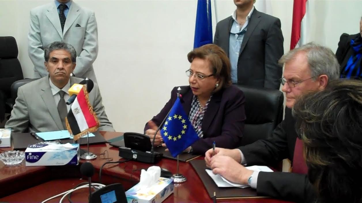مصر توقع اتفاقية قرض مع 