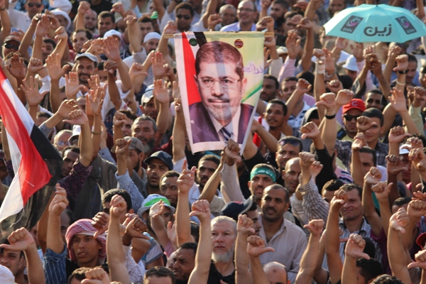 اعتصام مؤيدي مرسي مستمر والحكومة المصرية لم تتخذ قرارا بعد 
