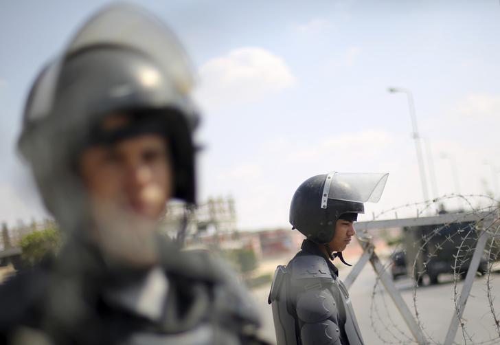 الداخلية: شرطي يقتل متهما بزرع عبوة ناسفة خلال احتجازه بالمستشفى