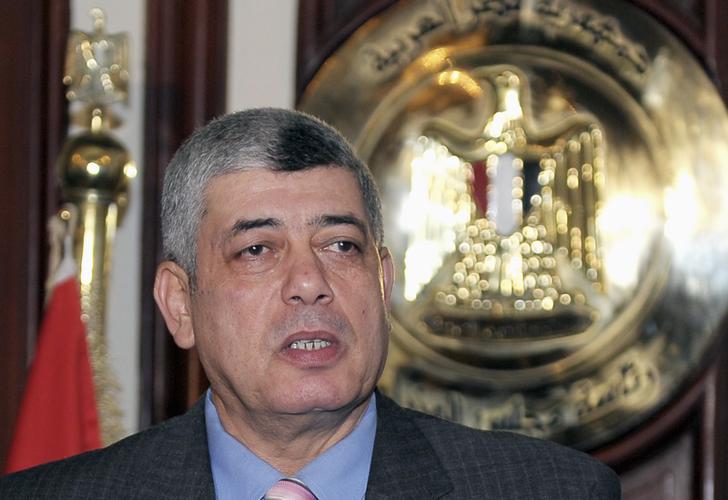 وزير الداخلية يعقد اجتماعا موسعا لبحث إجراءات فض اعتصامي رابعة والنهضة