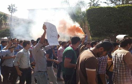 إصابة أربعة أشخاص أثناء أحداث عنف بكلية الهندسة بالإسكندرية.. والشرطة تطلق الغاز لتفريق طلاب