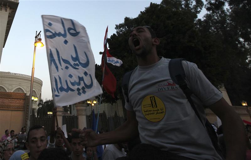 مصر تحيل 40 مدنيا إلى المحاكمة العسكرية