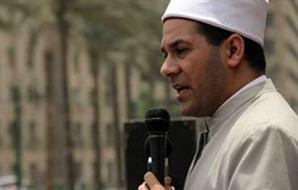 طرد مظهر شاهين من ميدان التحرير عقب صلاة العيد.. وهتافات ضد المرشد .. والمطالبة بحق الشهداء