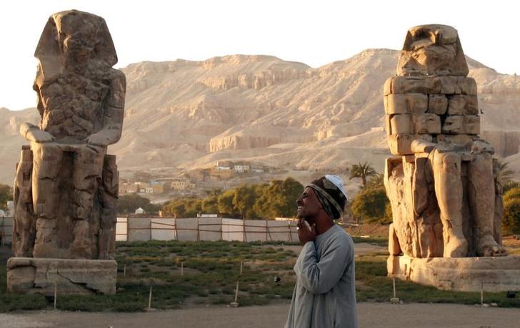 اكتشاف أجزاء مفقودة من أحد تمثالي ممنون بالبر الغربي لمدينة الأقصر‏ بمصر