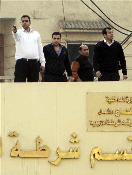    لجنة تقصى الحقائق فى أحداث قتل المتظاهرين تطلب إعادة محاكمة مبارك والعادلى ومساعديه