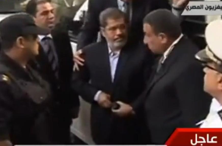 النيل للأخبار: تعذر نقل مرسي إلى مقر محاكمته لسوء الأحوال الجوية