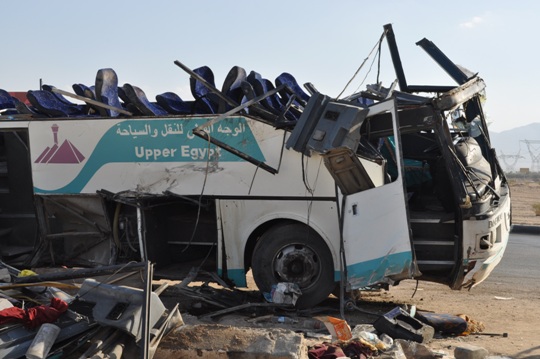 مقتل 4 وإصابة 35 شخصا في حادث انقلاب أتوبيس على طريق الزعفرانة رأس غارب