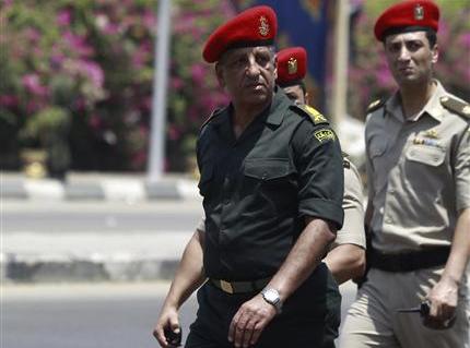 حمدي بدين يدلي بشهادته في محاكمة مبارك.. والرئيس الأسبق يصاب بارتفاع في ضغط الدم