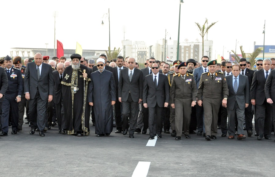 بالصور.. السيسي يتقدم الجنازة العسكرية للدكتور بطرس غالي