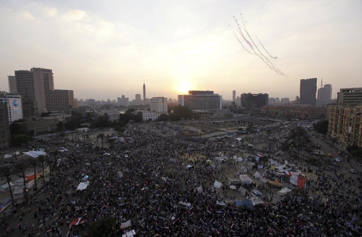 تزايد أعداد المتظاهرين بميدان التحرير بعد التصدي لمحاولة اقتحامه