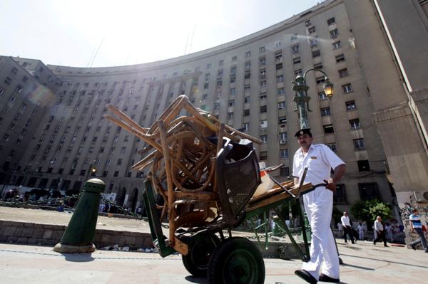 أحمد جمال الدين ...أول وزير داخلية يدخل ميدان التحرير منذ الثورة