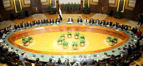 الرئيس منصور يعقد اليوم ثاني جلسات الحوار الوطني مع القوى السياسية والحزبية