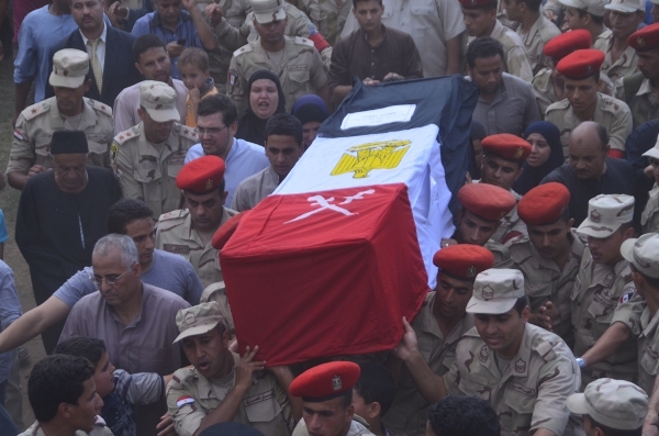 تشييع جثمان أحد ضحايا هجمات سيناء في المنوفية وسط مطالب بالقصاص