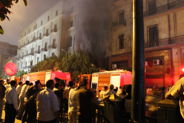 السيطرة على حريق بعدد من مكاتب عقار بالفجالة دون وقوع مصابين