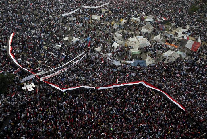 آلاف المواطنين يشاركون في إفطار جماعي بميدان التحرير