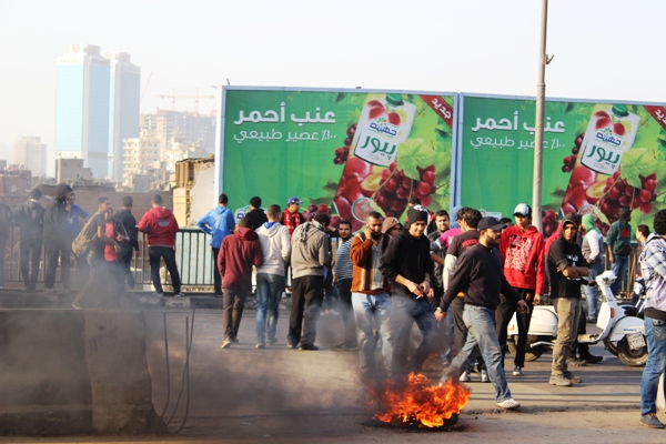 احتجاجات لمشجعي الاهلي تعطل المرور في القاهرة قبل الحكم في قضية مقتل زملاء لهم