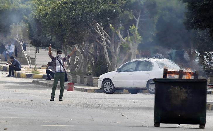 إطلاق الغاز المسيل للدموع لتفريق تظاهرة لطلاب من الأزهر مؤيدين للإخوان
