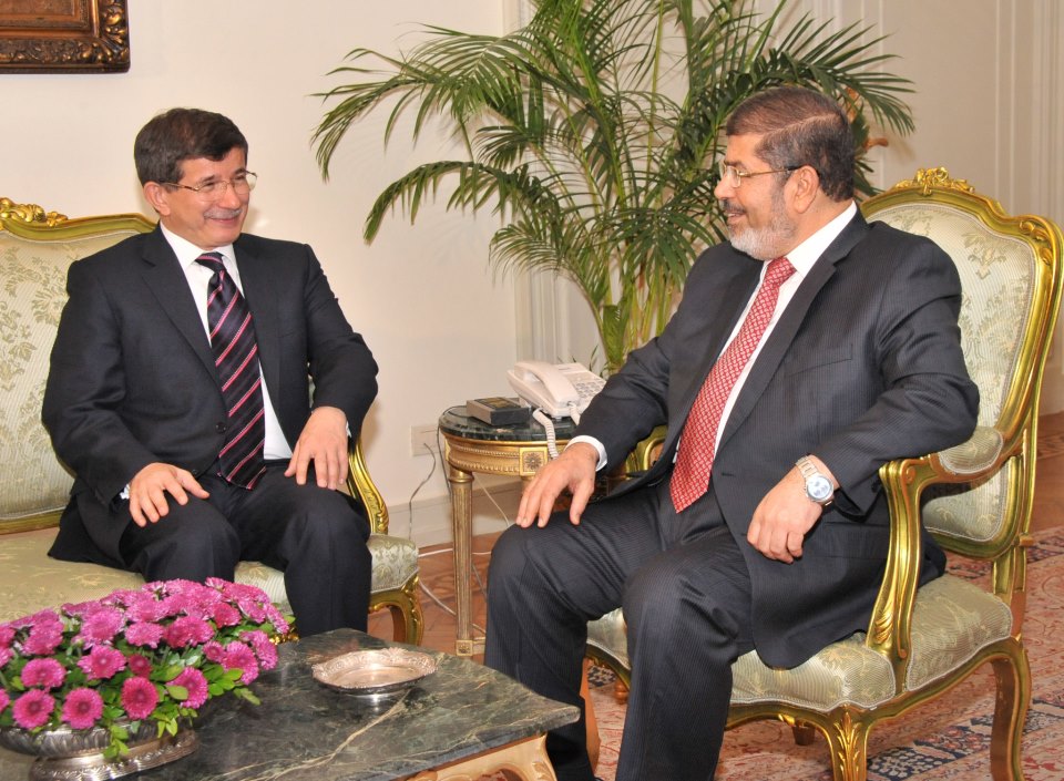 الرئيس مرسي يلتقي وزير الخارجية التركي