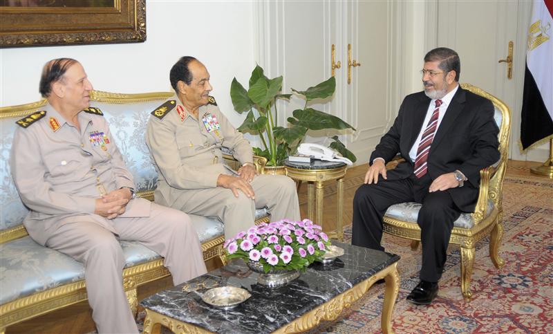 تشكيل الحكومة والفريق الرئاسي والعلاقات الخارجية تتصدر مناقشات ندوة التحديات أمام مرسي 