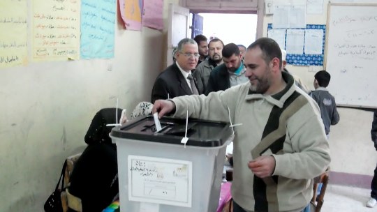 محدّث - الرئيس منصور يعدل قانون مباشرة الحقوق السياسية للتصويت في الاستفتاء بغير محل الإقامة
