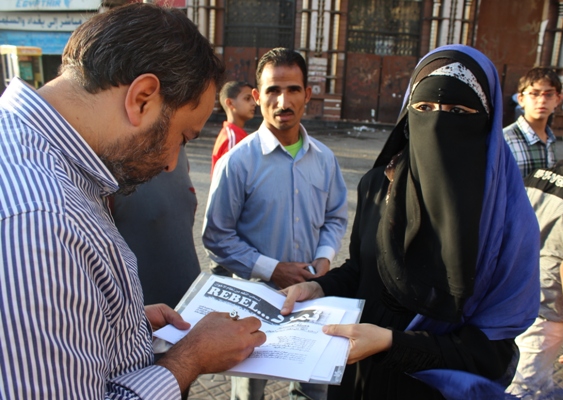 حملة تمرد أثناء جمع توقيعات سحب الثقة من الرئيس في ميدان التحرير