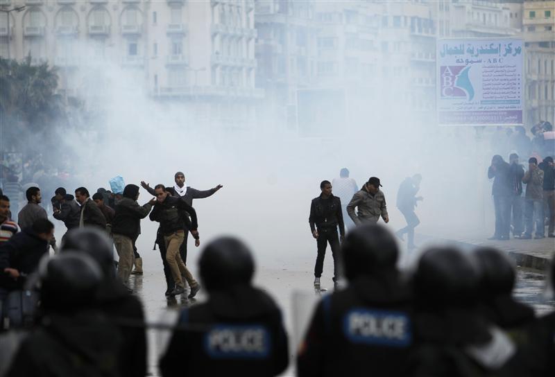  محدّث -الشرطة تفض مسيرة مناهضة لقانون التظاهر أمام قصر الاتحادية والقبض على عدد من المتظاهرين