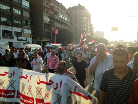 وصول مسيرات مطالبة برحيل مرسي إلي محيط قصر الإتحادية