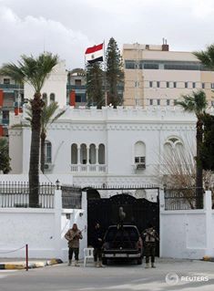 محدث- إلحاق أضرار بالمباني القريبة من السفارة المصرية بطرابلس ولا تقارير عن وقوع ضحايا 