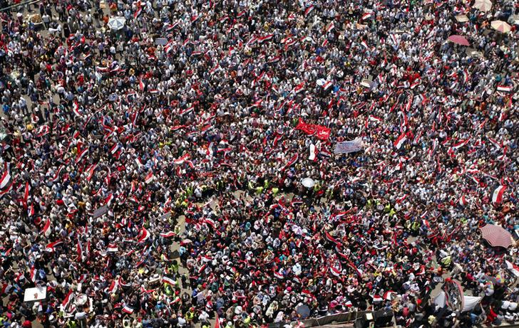 الخلاف السياسي ينتقل من الشارع إلى قلب الأسرة المصرية