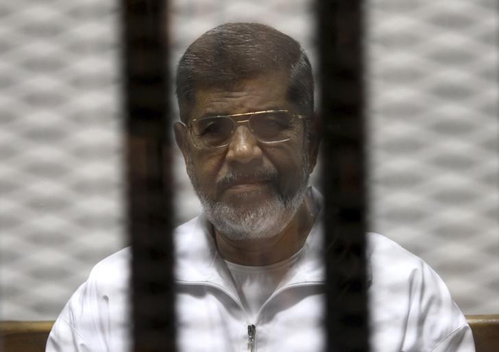 في رسالة من محبسه.. مرسي: أرفض التفاوض على 