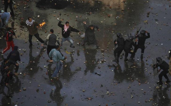  محكمة مصرية تبريء 14 متهما في قضية قتل متظاهرين خلال انتفاضة 2011