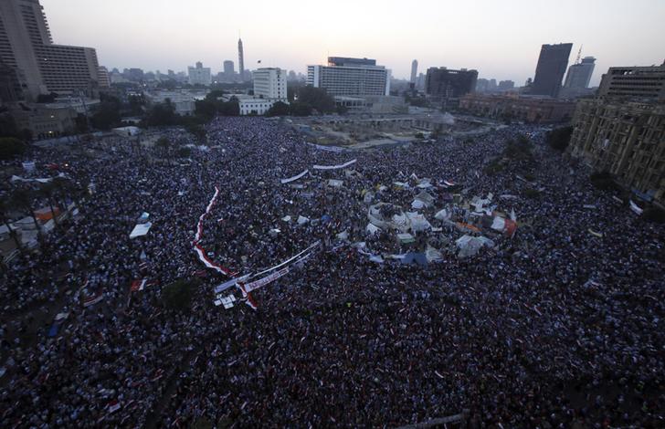 خلافات على إعلان دستوري جديد بمصر تشير إلى عقبات منتظرة