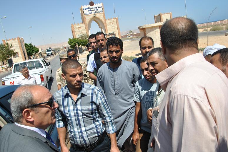 رئيس هيئة الموانئ البرية: 512 مصرياً عادوا من ليبيا اليوم براً 