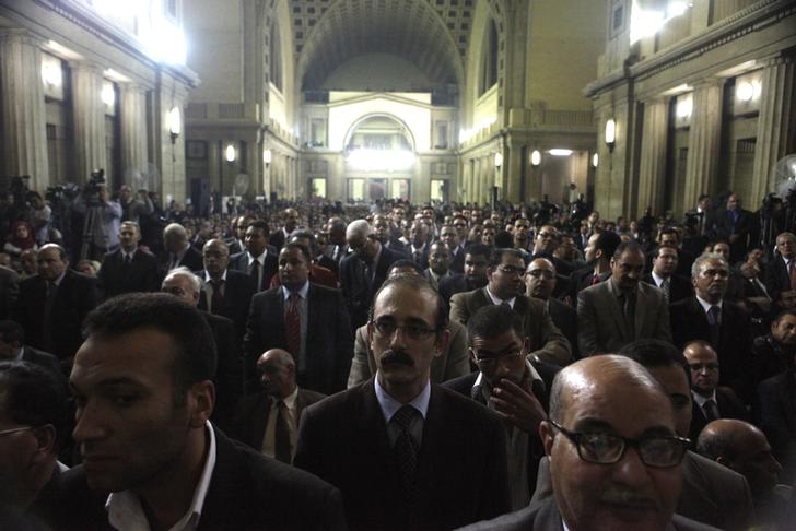وقفة احتجاجية للمحامين أمام محكمة شمال القاهرة اعتراضا على المساس باستقلال القضاء