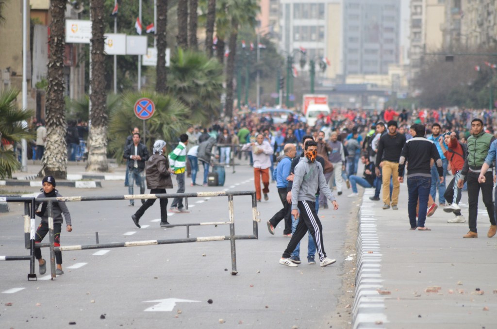 نيابة جنوب القاهرة تقرر حبس 17 متهما 15 يوما على خلفية اشتباكات ذكرى ثورة يناير