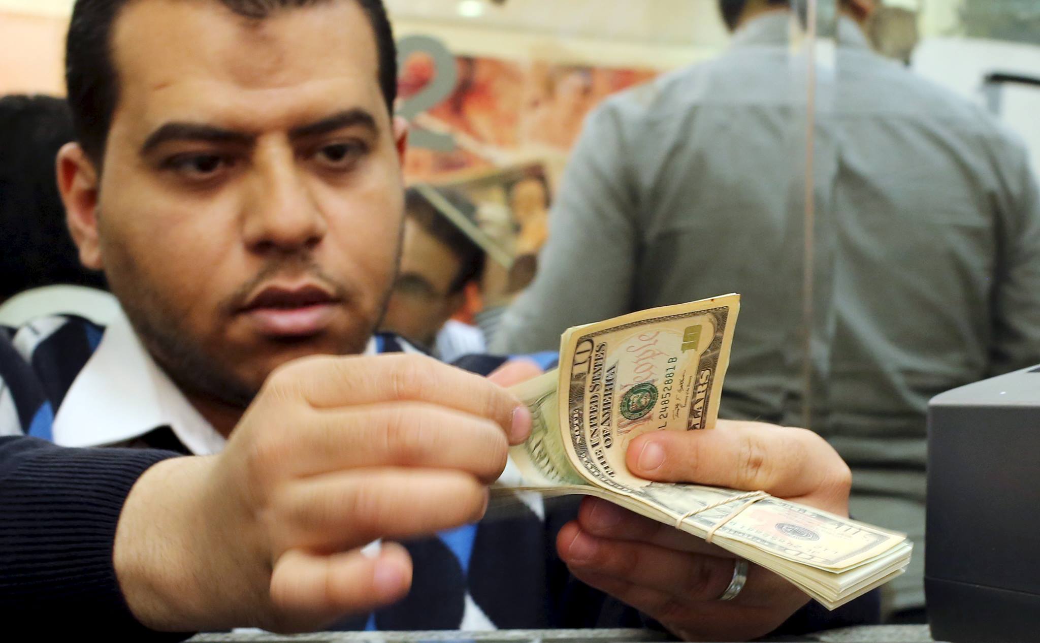 فاروس: معظم الشركات الكبرى في مصر حددت سعر الدولار ما بين 9 و9.5 جنيه في ميزانياتها الجديدة