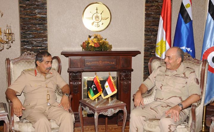 رئيسا الأركان المصري والليبي يلتقيان لمناقشة مبادرة دول الجوار لإعادة الاستقرار إلى ليبيا
