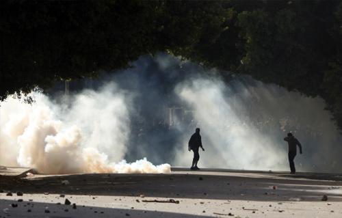 عاجل - الشرطة تطلق قنابل الغاز المسيل للدموع على مؤيدي مرسي أمام مدينة الانتاج الإعلامي