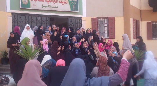 بنات الأزهر يرفضن عقوبات الجامعة وينددن بمحاكمة طالبات الإسكندرية