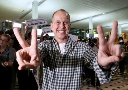 مراسل الجزيرة جريست يصل إلى وطنه أستراليا بعد إطلاق سراحه من مصر